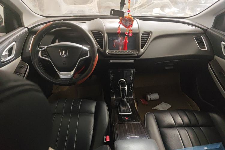 Used Luxgen 5 2015 1.8T Automatic ZhiZun Model Center Console