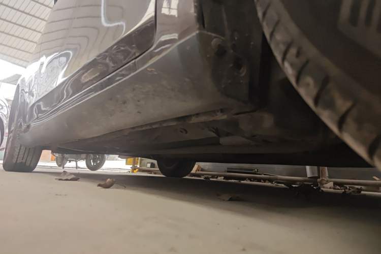 Used Luxgen 5 2015 1.8T Automatic ZhiZun Model Chassis Front Right