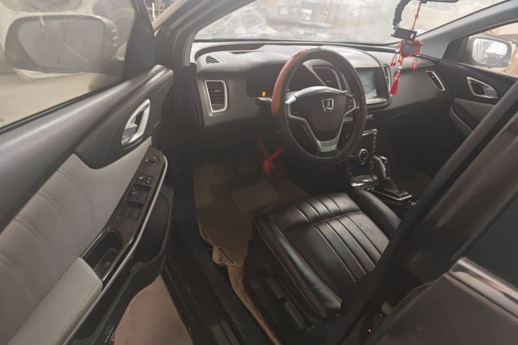 Used Luxgen 5 2015 1.8T Automatic ZhiZun Model Driver Seat