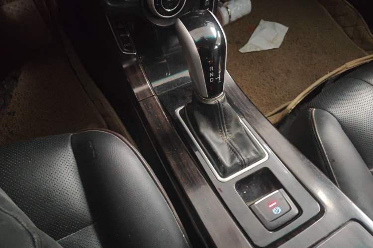 Used Luxgen 5 2015 1.8T Automatic ZhiZun Model Gear Lever