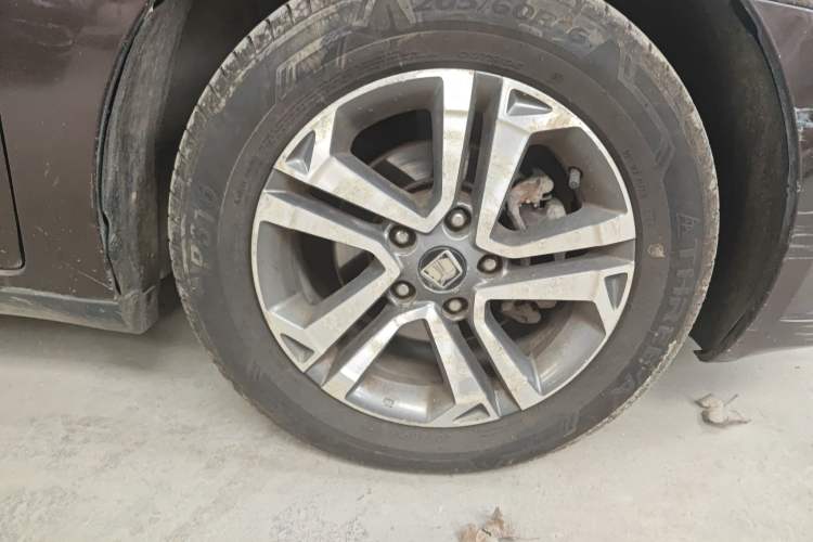 Used Luxgen 5 2015 1.8T Automatic ZhiZun Model Right Front Wheel Hub