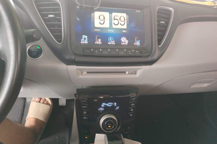 Used Luxgen 5 2015 1.8T Automatic ZhiZun Model Audio And AC Panel
