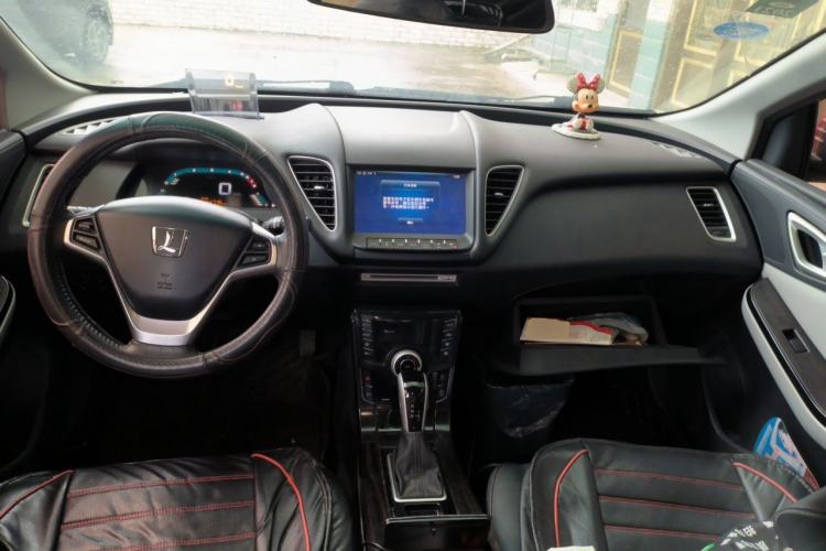 Used Luxgen 5 2015 1.8T Automatic ZhiZun Model Center Console
