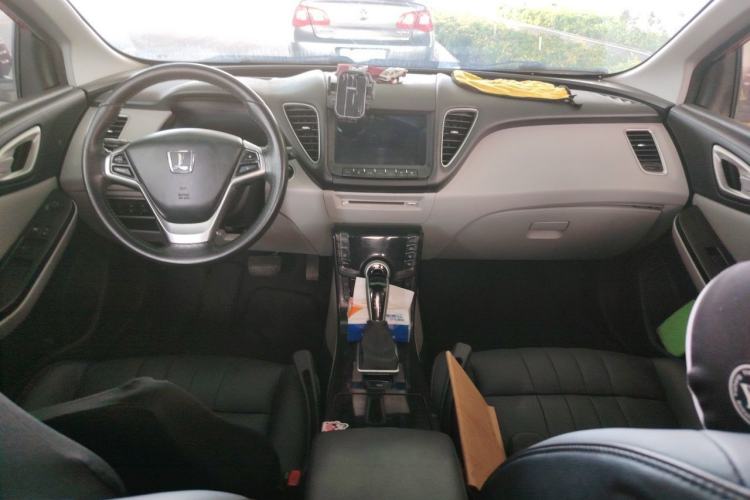 Used Luxgen 5 2015 1.8T Automatic ZhiZun Model Center Console