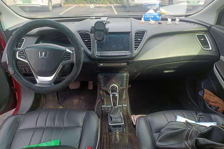 Used Luxgen 5 2015 1.8T Automatic ZhiZun Model Center Console