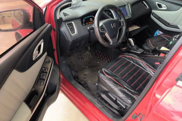 Used Luxgen 5 2015 1.8T Automatic ZhiZun Model Driver Seat