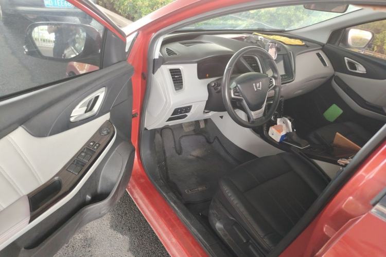 Used Luxgen 5 2015 1.8T Automatic ZhiZun Model Driver Seat