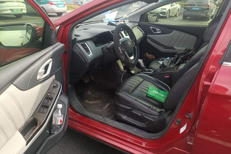 Used Luxgen 5 2015 1.8T Automatic ZhiZun Model Driver Seat