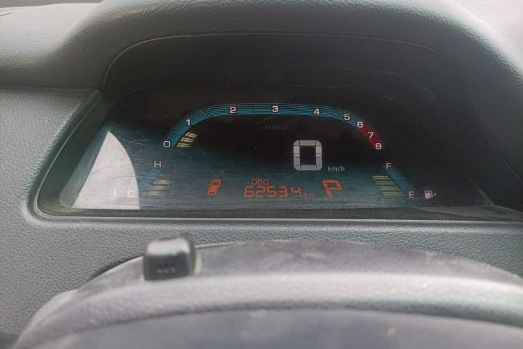 Used Luxgen 5 2015 1.8T Automatic ZhiZun Model Odometer Close Up
