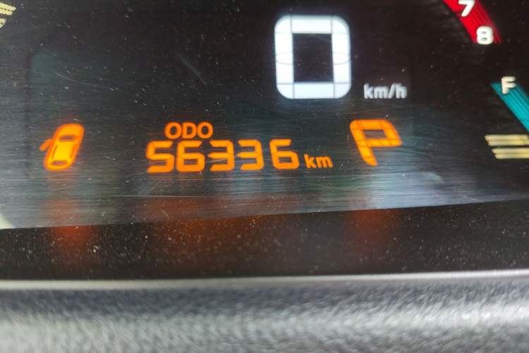 Used Luxgen 5 2015 1.8T Automatic ZhiZun Model Odometer Close Up