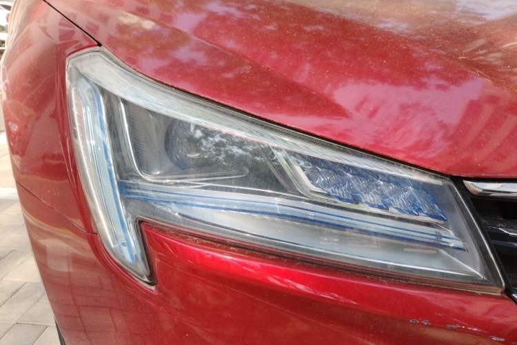 Used Luxgen 5 2015 1.8T Automatic ZhiZun Model Right Front Headlight