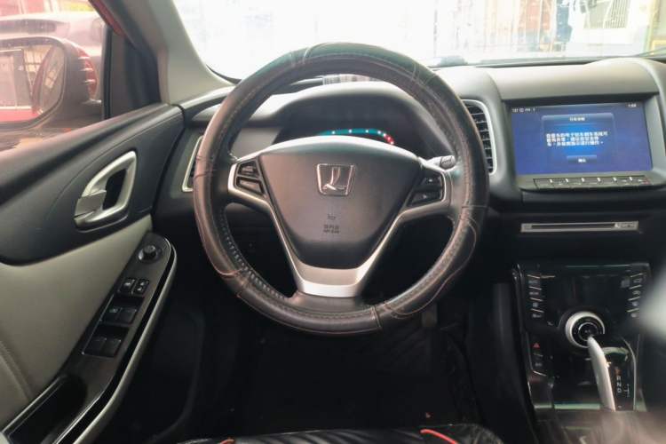 Used Luxgen 5 2015 1.8T Automatic ZhiZun Model Steering Wheel
