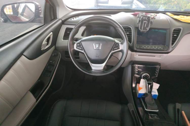 Used Luxgen 5 2015 1.8T Automatic ZhiZun Model Steering Wheel
