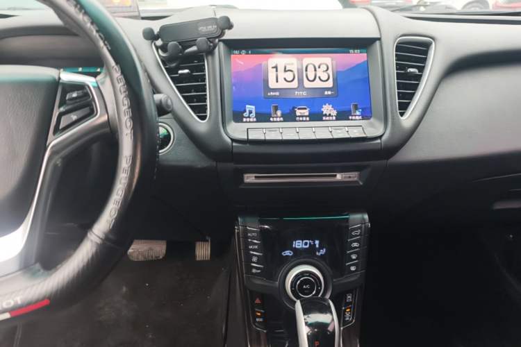 Used Luxgen 5 2015 1.8T Automatic ZhiZun Model Audio And AC Panel