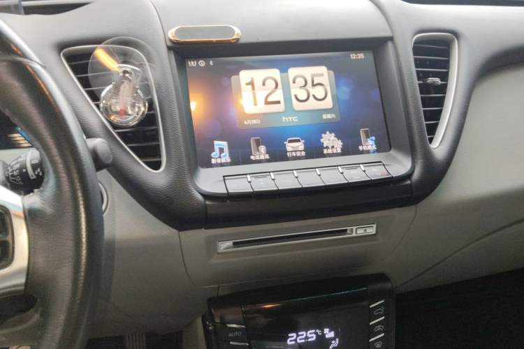 Used Luxgen 5 2015 1.8T Automatic ZhiZun Model Audio And AC Panel
