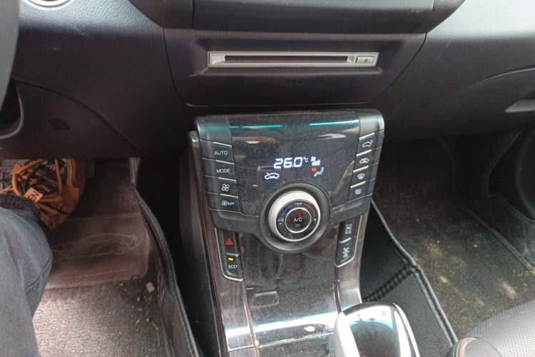 Used Luxgen 5 2015 1.8T Automatic ZhiZun Model Audio And AC Panel
