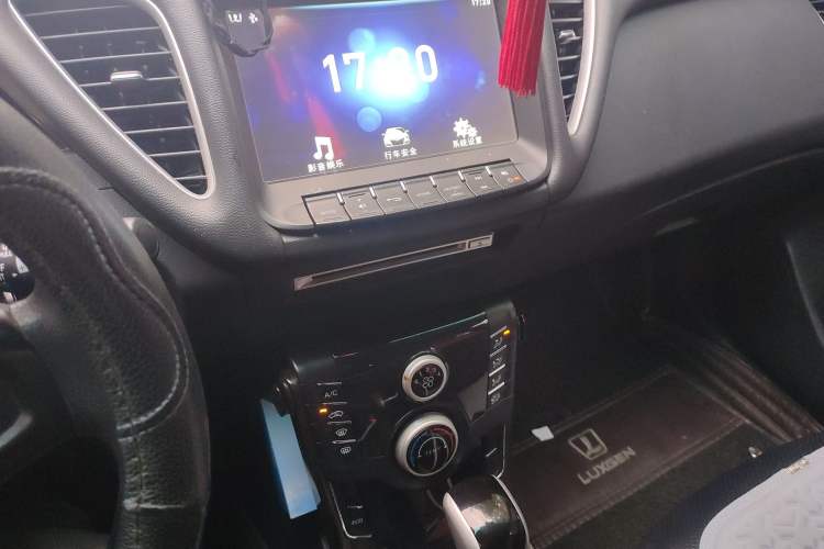 Used Luxgen 5 2015 1.8T Automatic Smart Model Audio And AC Panel