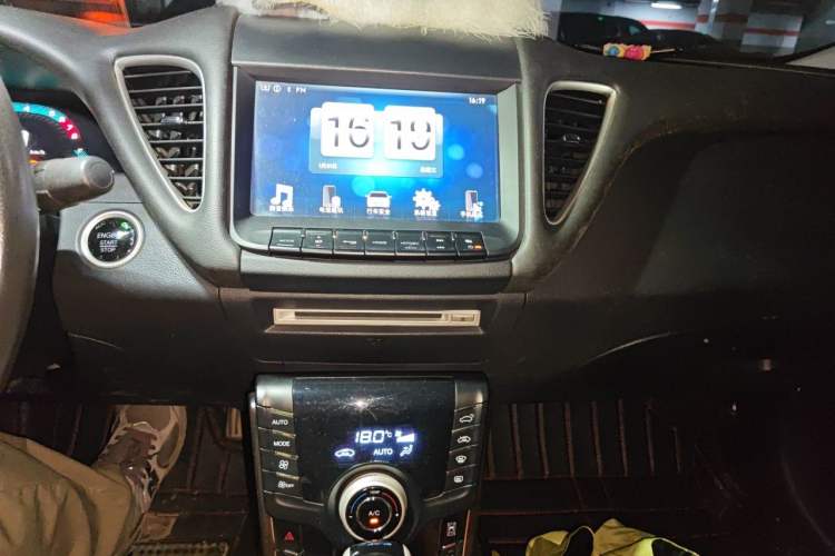 Used Luxgen 5 2015 1.8T Automatic ZhiZun Model Audio And AC Panel