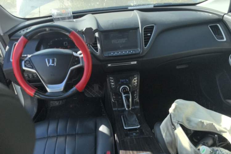 Used Luxgen 5 2015 1.8T Automatic ZhiZun Model Center Console