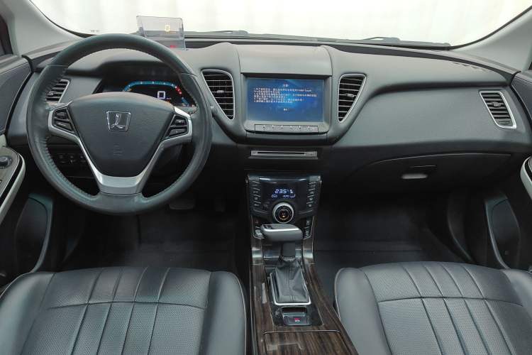 Used Luxgen 5 2015 1.8T Automatic Flagship Model Center Console