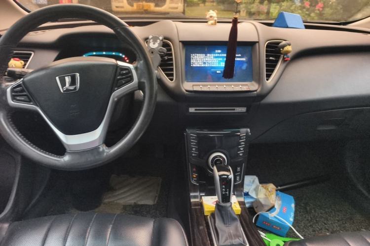 Used Luxgen 5 2015 1.8T Automatic ZhiZun Model Center Console