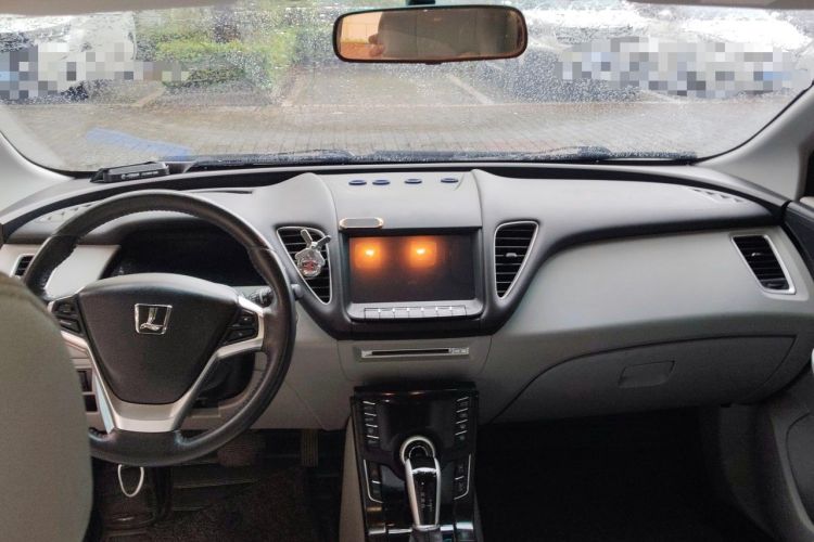 Used Luxgen 5 2015 1.8T Automatic ZhiZun Model Center Console