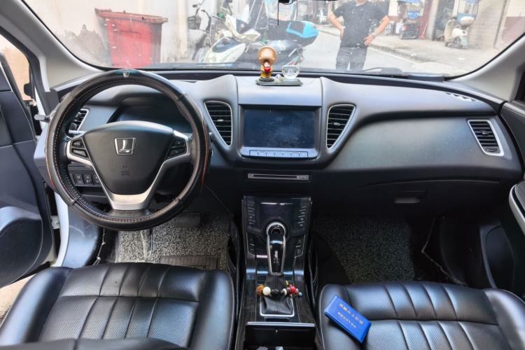 Used Luxgen 5 2015 1.8T Automatic ZhiZun Model Center Console