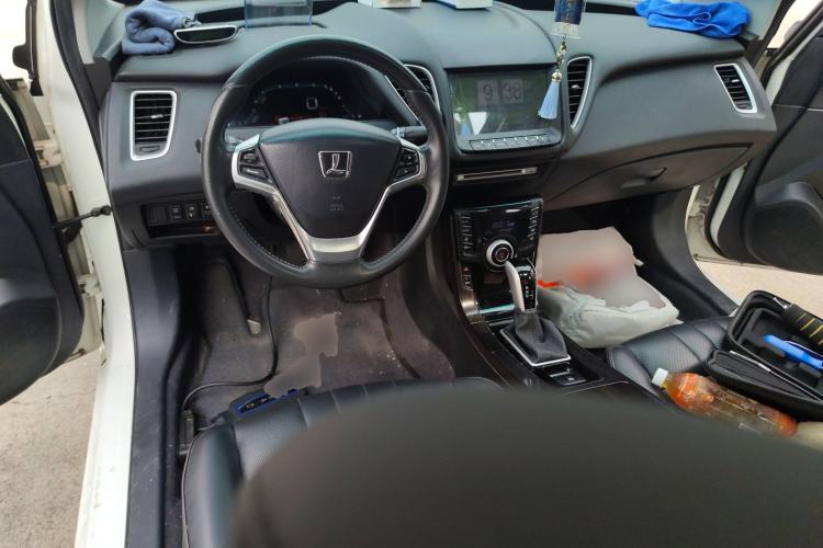 Used Luxgen 5 2015 1.8T Automatic ZhiZun Model Center Console