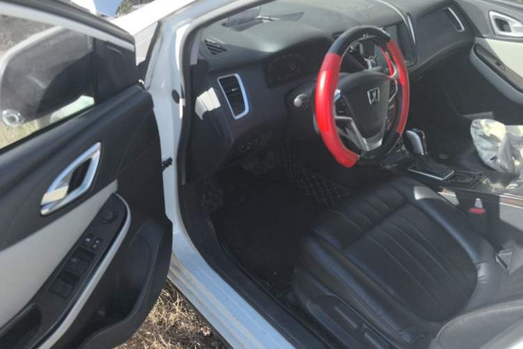 Used Luxgen 5 2015 1.8T Automatic ZhiZun Model Driver Seat