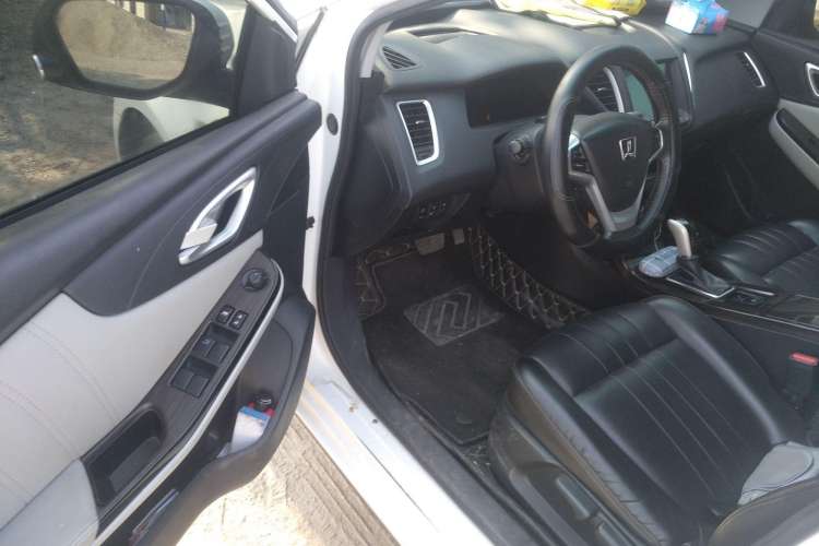 Used Luxgen 5 2015 1.8T Automatic ZhiZun Model Driver Seat