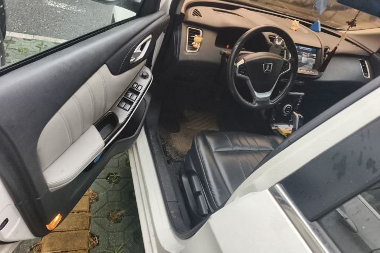 Used Luxgen 5 2015 1.8T Automatic ZhiZun Model Driver Seat