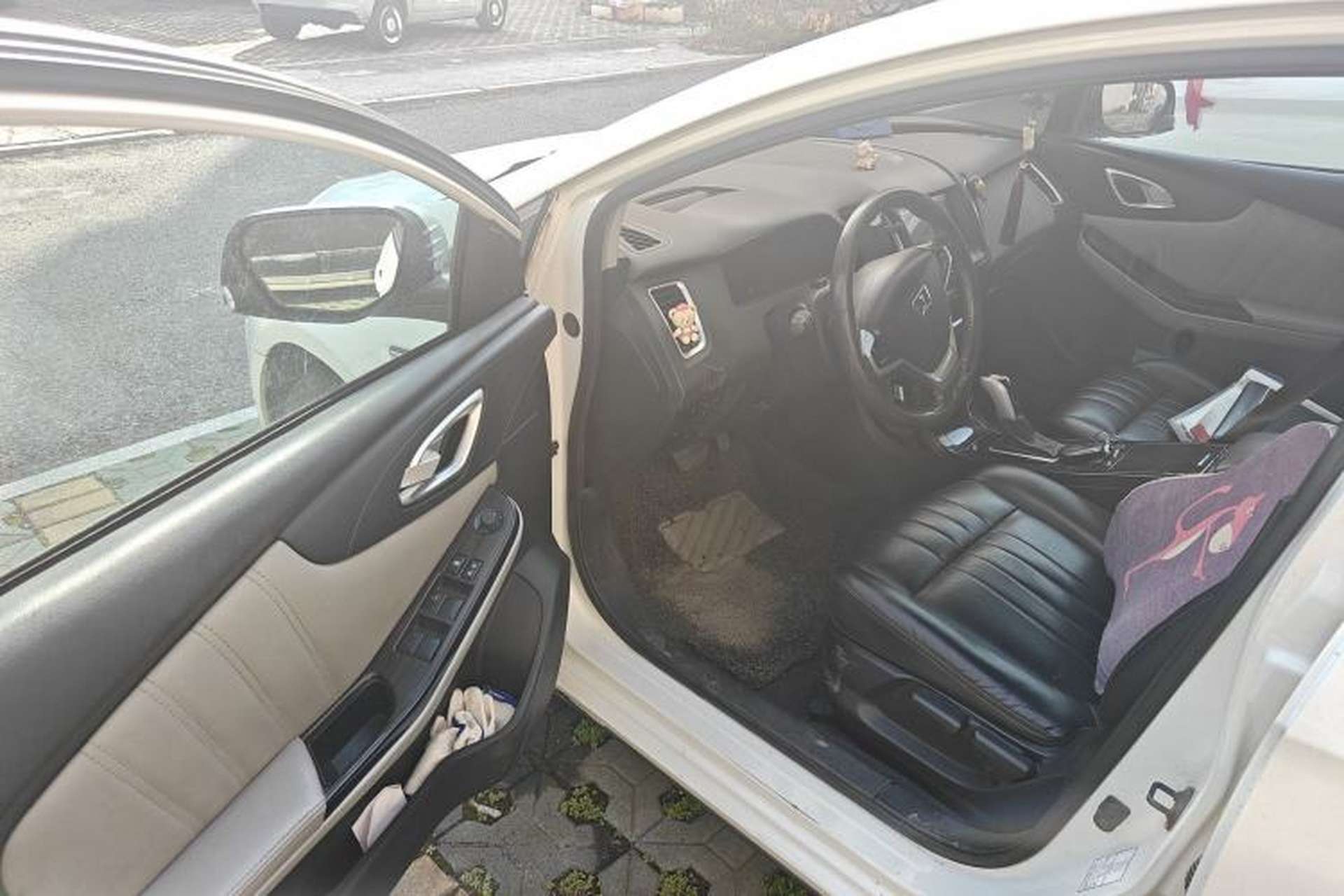 Used Luxgen 5 2015 1.8T Automatic ZhiZun Model Driver Seat