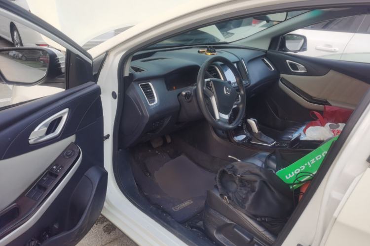 Used Luxgen 5 2015 1.8T Automatic ZhiZun Model Driver Seat