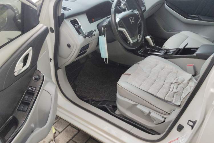 Used Luxgen 5 2015 1.8T Automatic ZhiZun Model Driver Seat