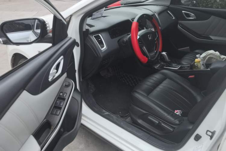 Used Luxgen 5 2015 1.8T Automatic ZhiZun Model Driver Seat