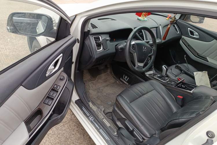 Used Luxgen 5 2015 1.8T Automatic ZhiZun Model Driver Seat