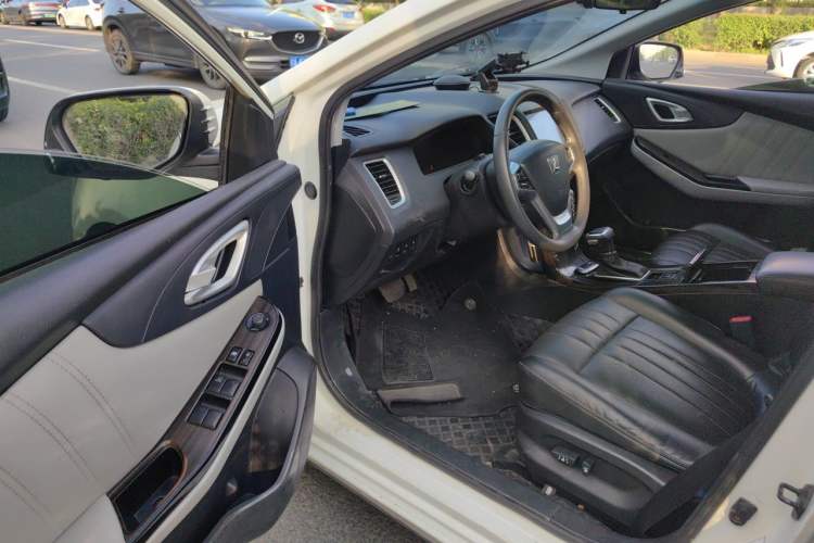 Used Luxgen 5 2015 1.8T Automatic Flagship Model Driver Seat