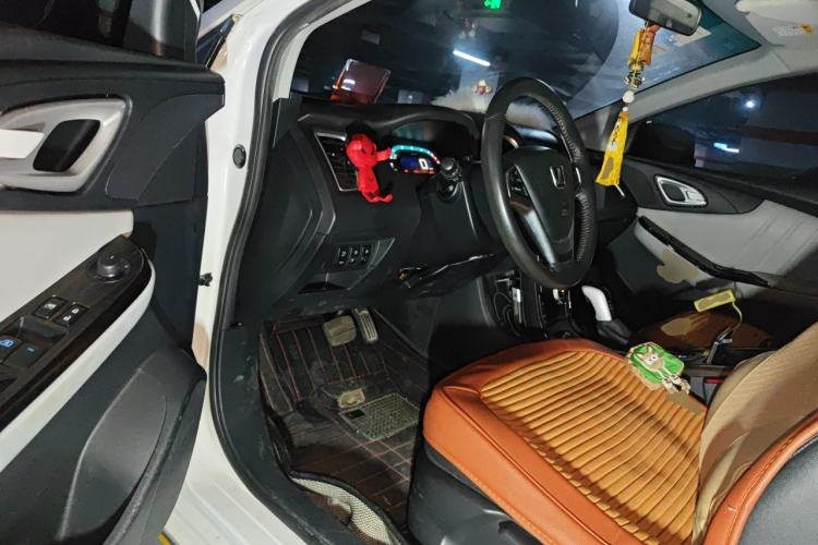 Used Luxgen 5 2015 1.8T Automatic ZhiZun Model Driver Seat