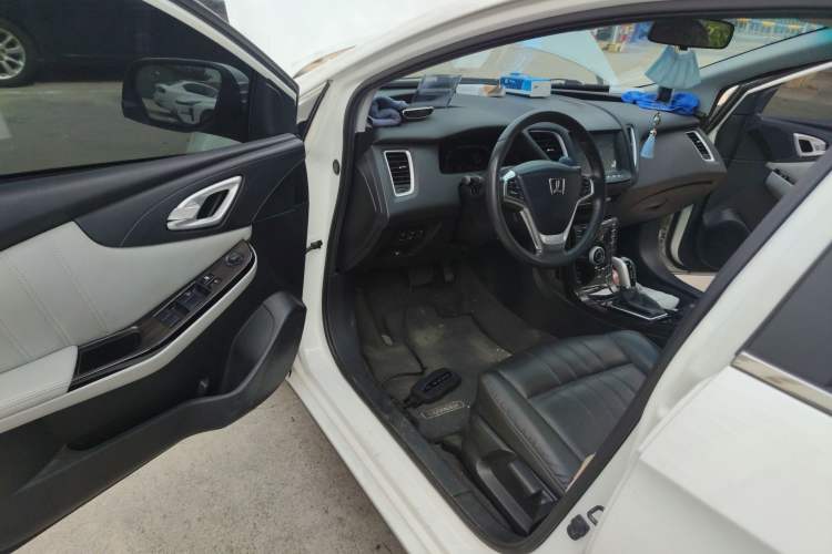 Used Luxgen 5 2015 1.8T Automatic ZhiZun Model Driver Seat