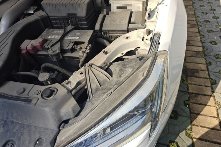 Used Luxgen 5 2015 1.8T Automatic ZhiZun Model Engine Bay Left