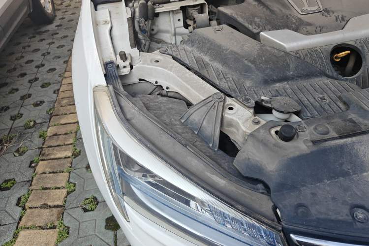 Used Luxgen 5 2015 1.8T Automatic ZhiZun Model Engine Bay Right
