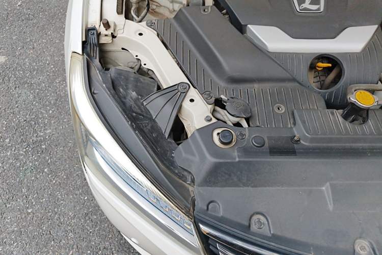 Used Luxgen 5 2015 1.8T Automatic ZhiZun Model Engine Bay Right