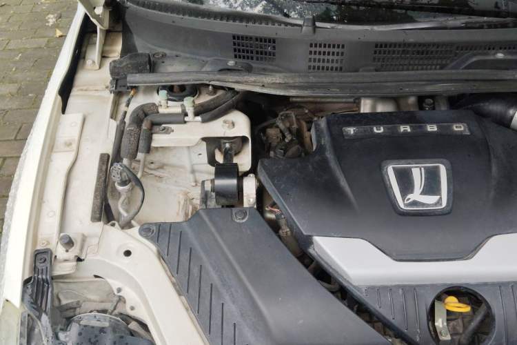Used Luxgen 5 2015 1.8T Automatic ZhiZun Model Engine Bay Right