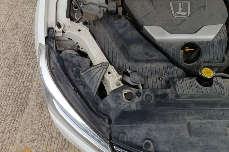Used Luxgen 5 2015 1.8T Automatic ZhiZun Model Engine Bay Right