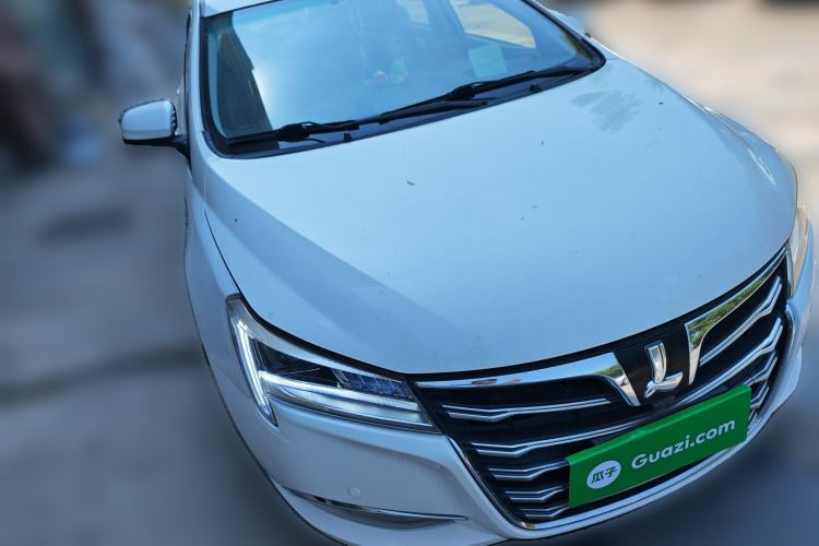 Used Luxgen 5 2015 1.8T Automatic ZhiZun Model Exterior 2