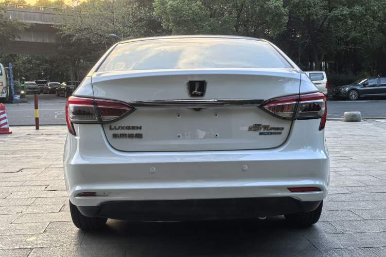 Used Luxgen 5 2015 1.8T Automatic ZhiZun Model Exterior 5