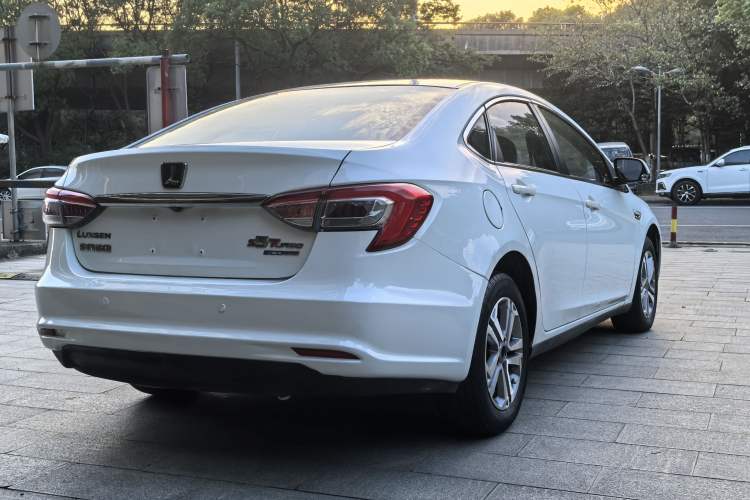 Used Luxgen 5 2015 1.8T Automatic ZhiZun Model Exterior 6