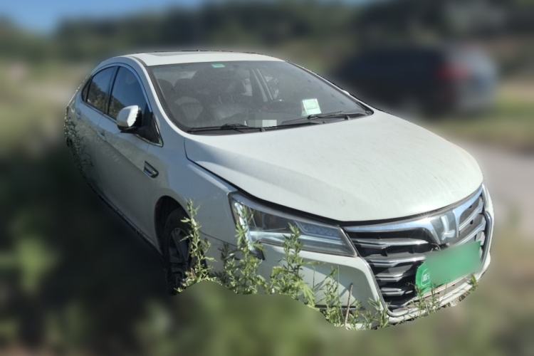 Used Luxgen 5 2015 1.8T Automatic ZhiZun Model Front Right 45 Deg
