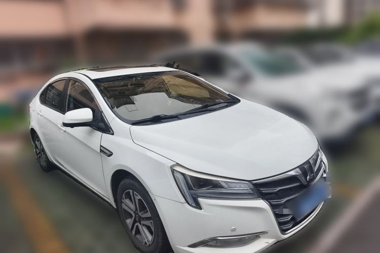 Used Luxgen 5 2015 1.8T Automatic ZhiZun Model Front Right 45 Deg