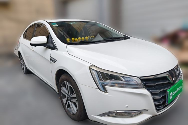 Used Luxgen 5 2015 1.8T Automatic ZhiZun Model Front Right 45 Deg